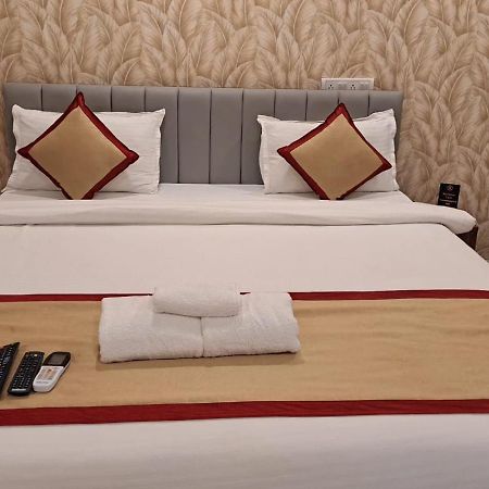 Hotel Stalwart Jajati บูบันเนสชวาร์ ภายนอก รูปภาพ