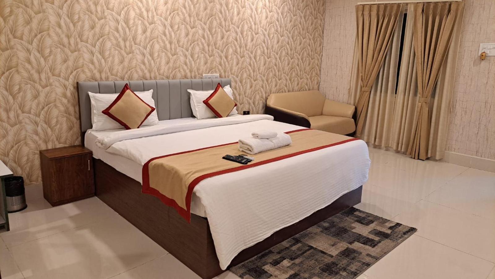 Hotel Stalwart Jajati บูบันเนสชวาร์ ภายนอก รูปภาพ