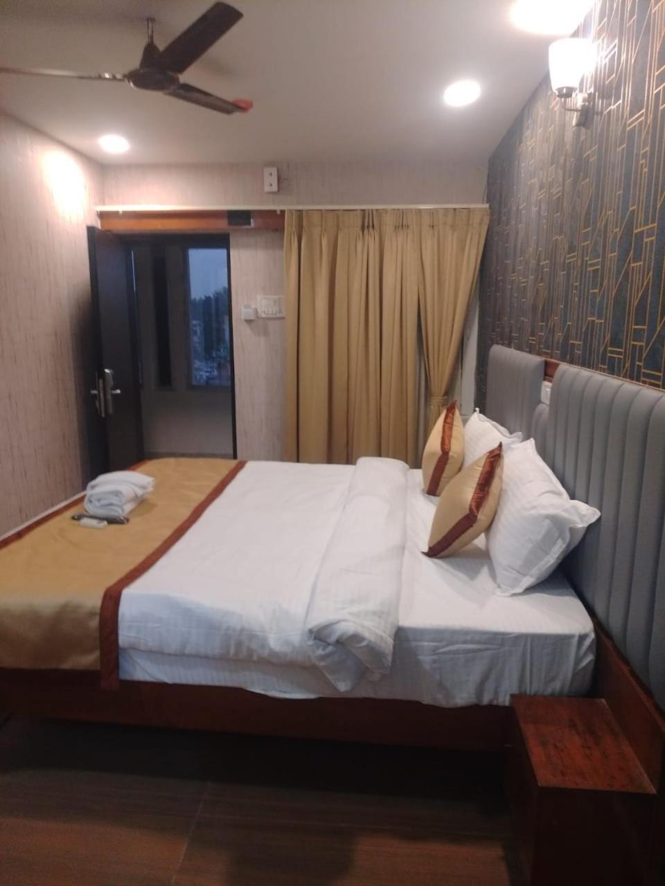 Hotel Stalwart Jajati บูบันเนสชวาร์ ภายนอก รูปภาพ